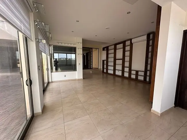 Sala principal amplia con vista en casa en venta en Querétaro