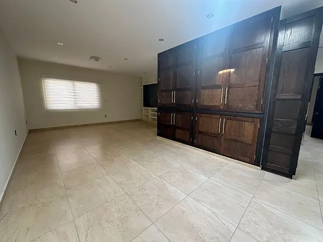 Recámara con closet amplios en residencia en Querétaro